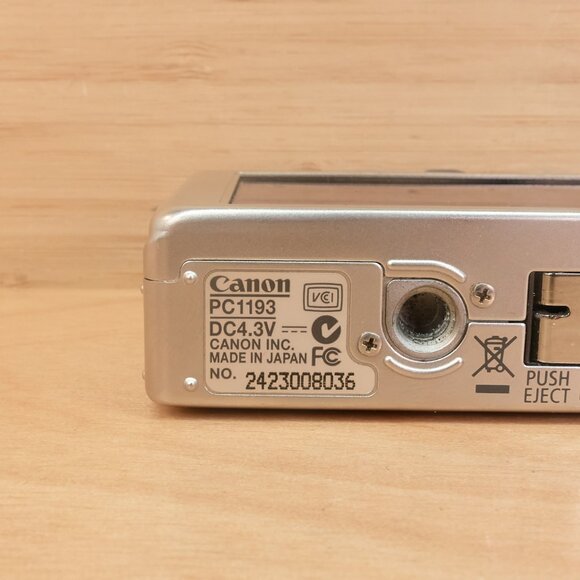 Canon PowerShot SD600 / Digital Elph / 6MP Compact Camera / Silver - Picture 11 of 11